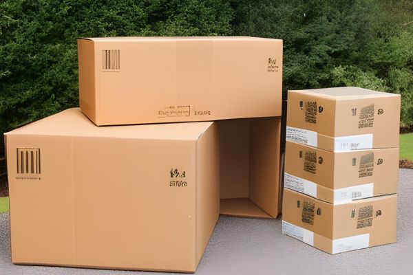 Cajas de cartón grandes y pequeñas para productos frágiles